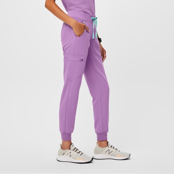 New pair of lilac purple scrub bottom jogger size large . To big for me - Picture 2 of 2